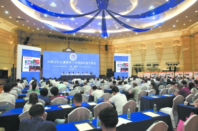 在深圳,文化志愿服务已成为推进公共文化服务体系建设的创新之举。图为全国文化志愿服务工作现场经验交流会 在深圳,文化志愿服务已成为推进公共文化服务体系建设的创新之举。图为全国文化志愿服务工作现场经验交流会