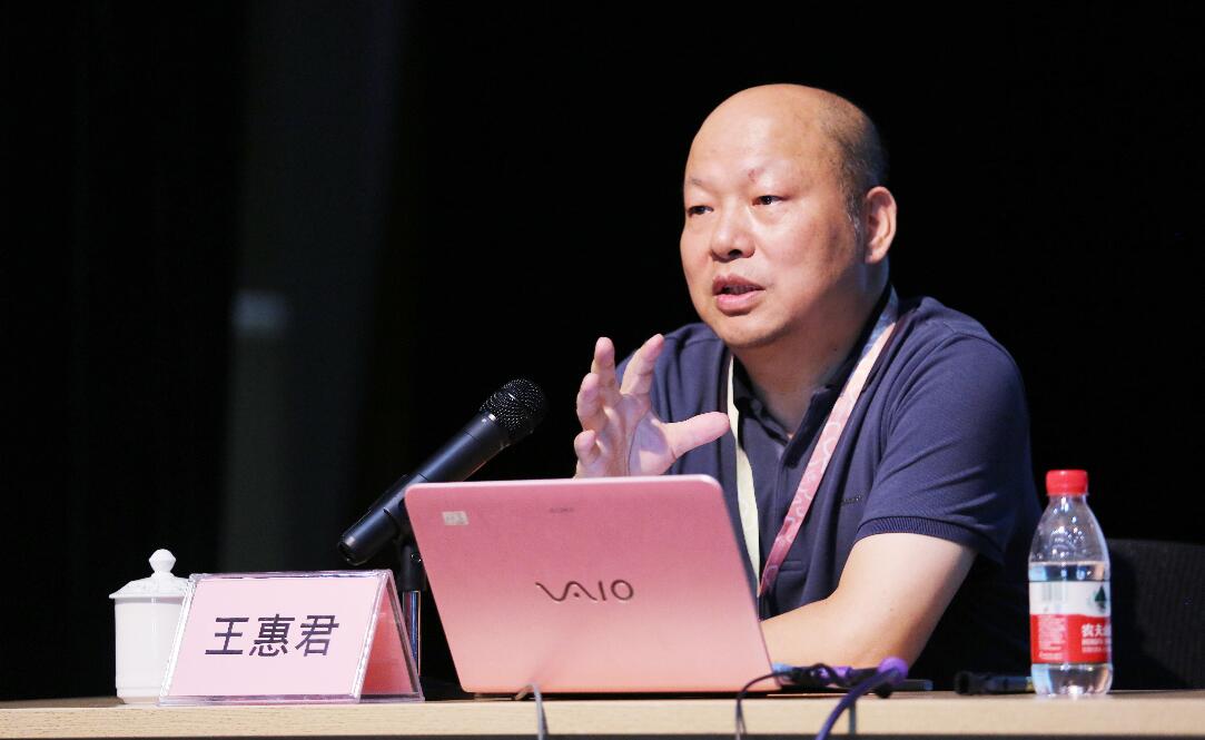 广东省文化馆馆长王惠君介绍广东省文化志愿服务工作经验