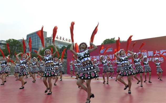 《我们爱祖国母亲大中国》 湘西州代表队