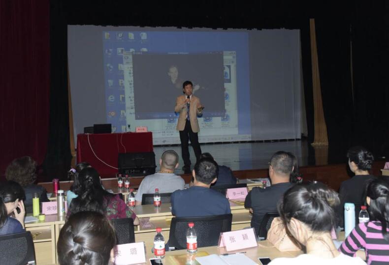 北京大学艺术学院副教授刘小龙为大家授课