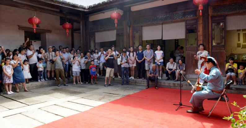 “福建省农民画创作群体漆画技艺实验班成果展”展览现场