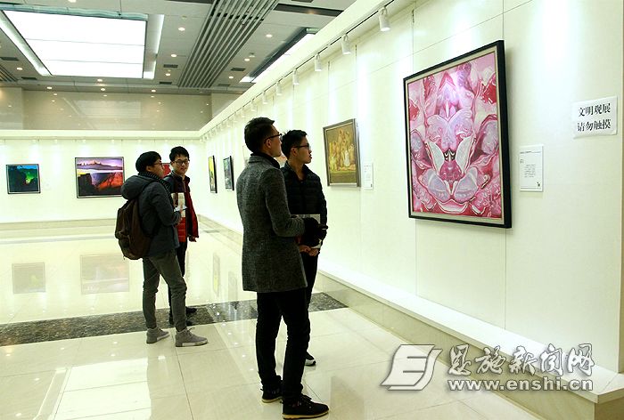 首届恩施州油画展在州文化馆展出 首届恩施州油画展在州文化馆展出