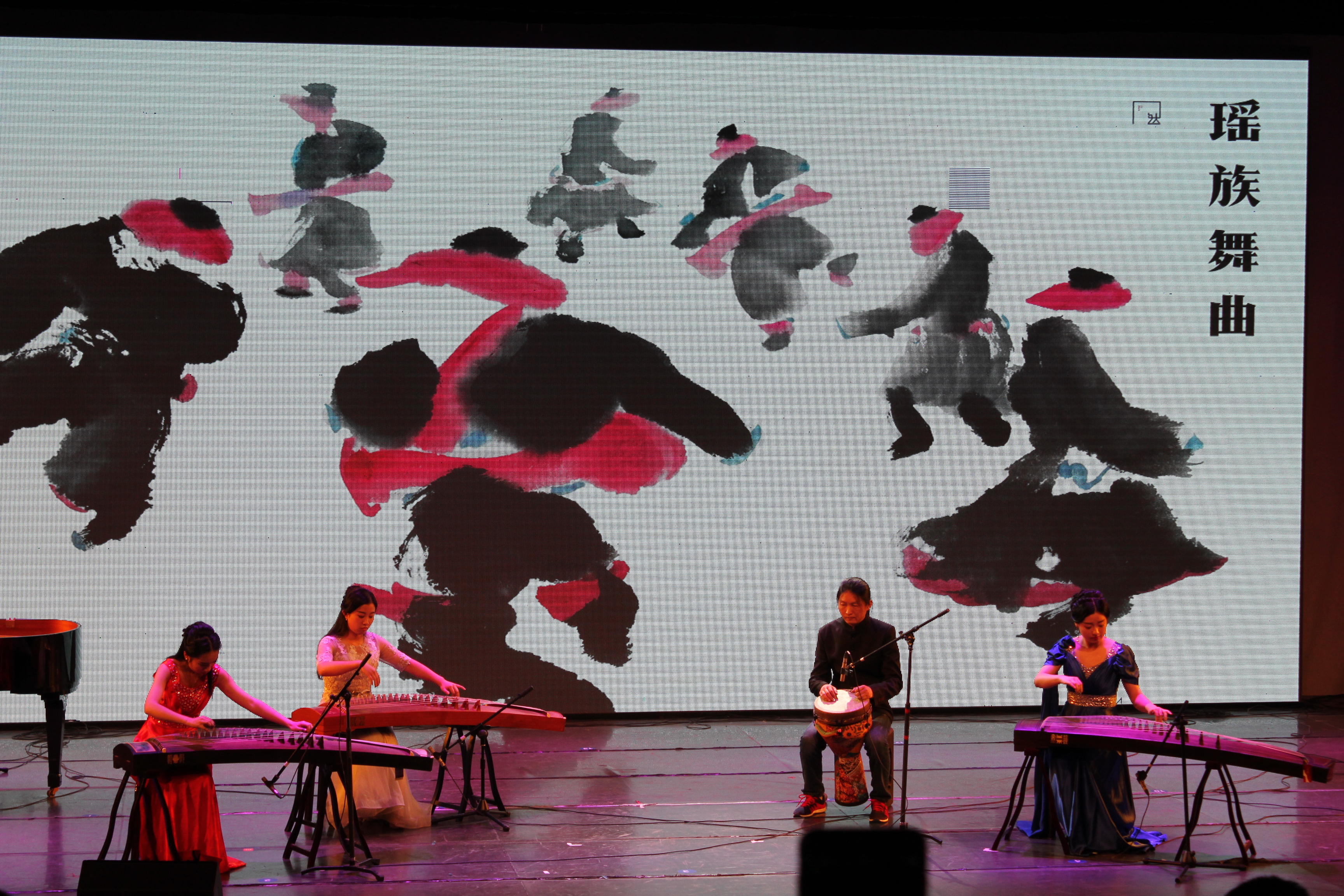 “琴醉莲都”古筝古琴专场公益演出在市文化馆举行 “琴醉莲都”古筝古琴专场公益演出在市文化馆举行