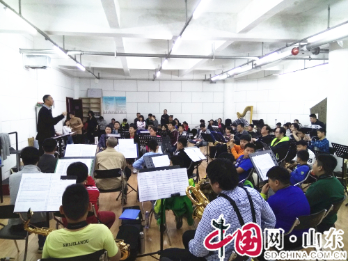 淄博市文化馆举办全市管乐公益讲座 推进全民艺术普及(图) 淄博市文化馆举办全市管乐公益讲座 推进全民艺术普及(图)