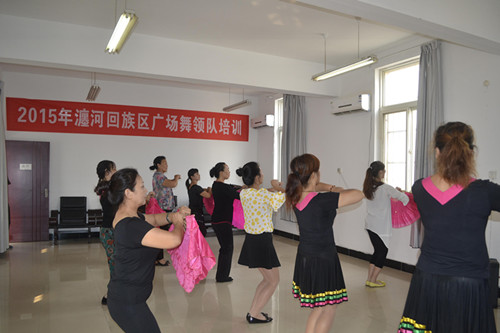 瀍河区文化馆举办广场舞培训班
