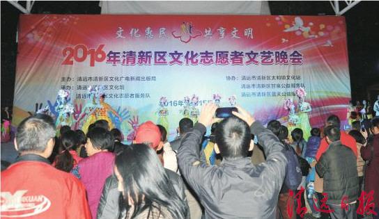 文化志愿者为社区街坊送文化大餐。
