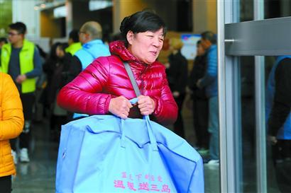 “温暖送三岛”慈善活动在崇明文化馆举行