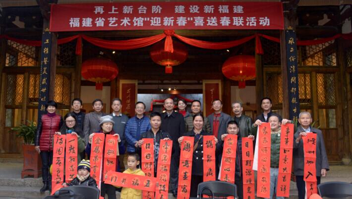 书法家们与大家一起合影留念