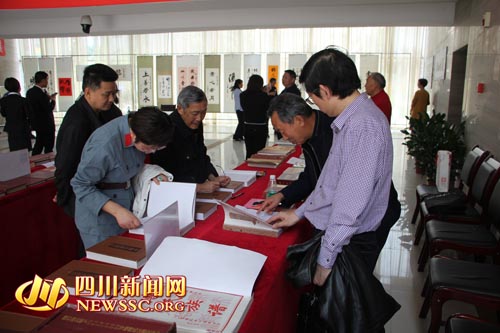 达州达川区首届家谱展在达川区文化馆举行 达州达川区首届家谱展在达川区文化馆举行