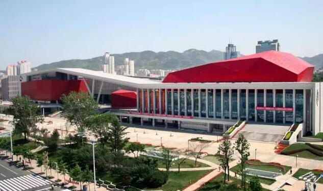 图为烟台市文化馆远景